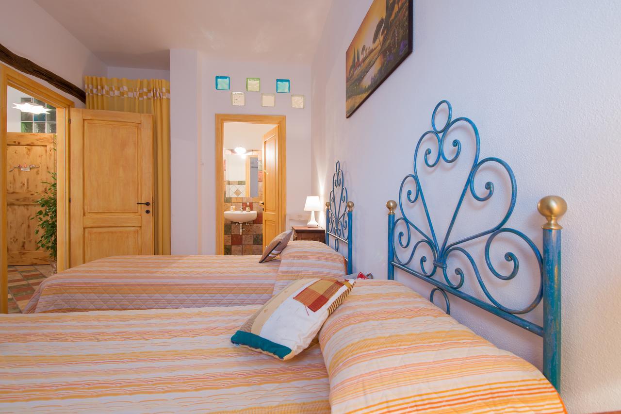 Erbas Bed And Breakfast Нуоро Экстерьер фото